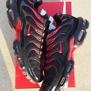 Nike Air Max Plus "Bred" Size 13